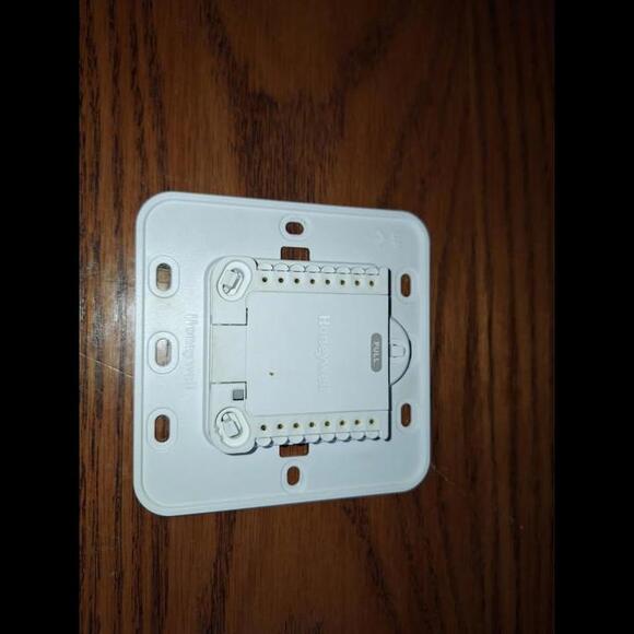 HONEYWELL T6 Pro Programmable Thermostat TH6210U2001 - Picture 7 of 7